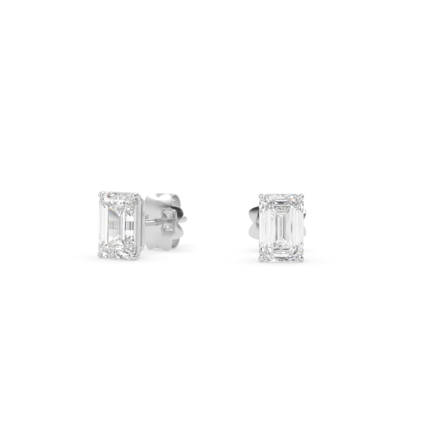 18k white gold  earrings with sparkling pear-cut diamonds