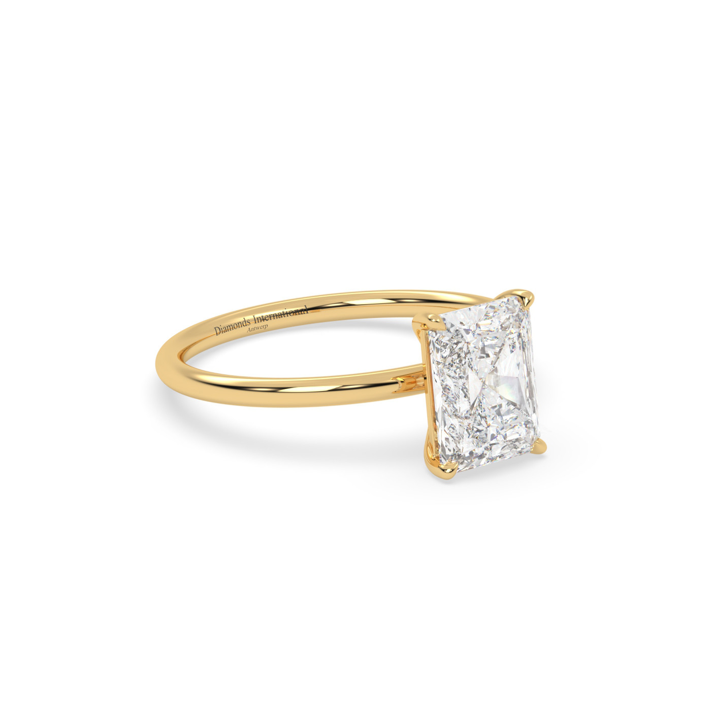 18k yellow gold  radiant cut diamond engagement ring