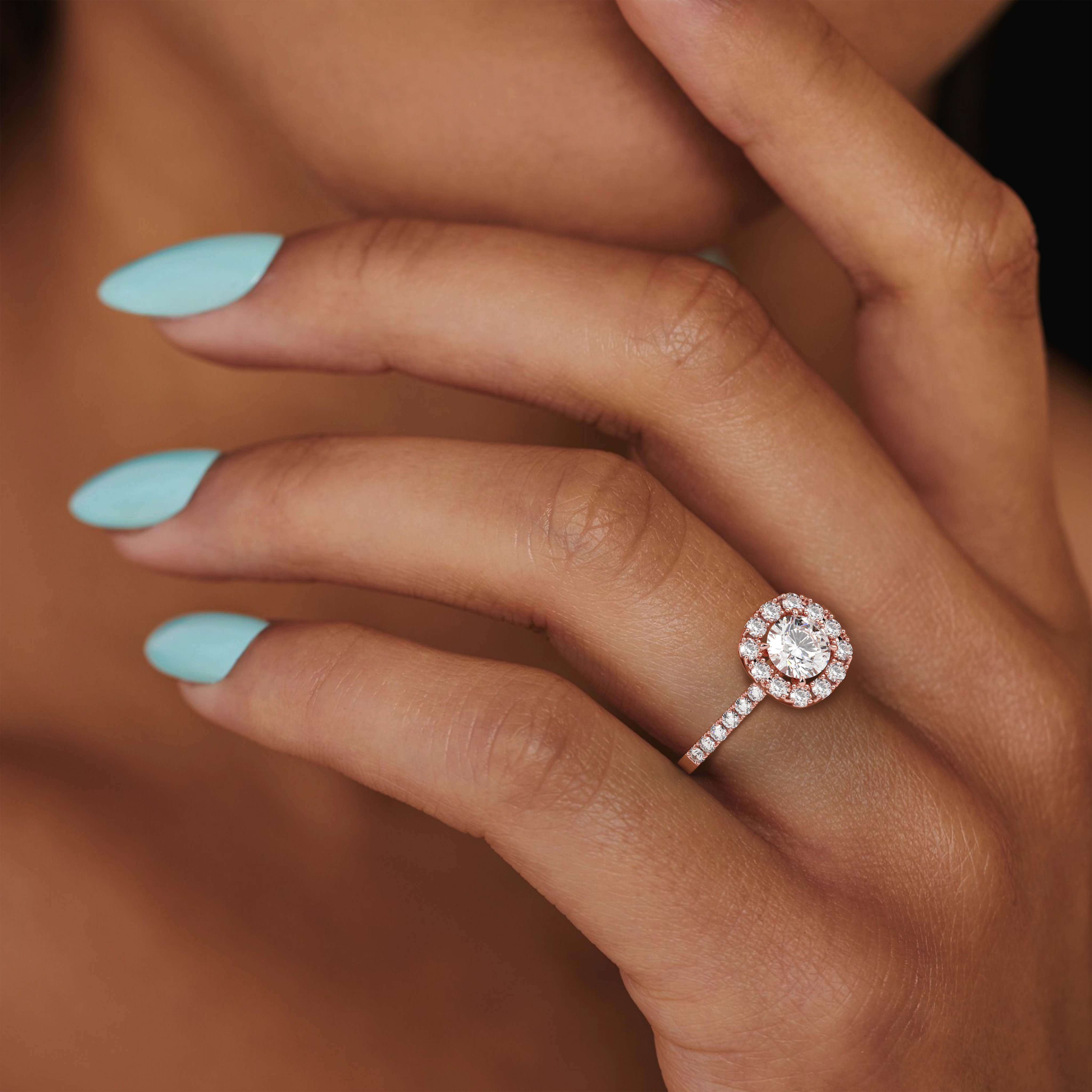 18k or rose  bague de fiançailles halo de diamants taille ronde avec bande pavée