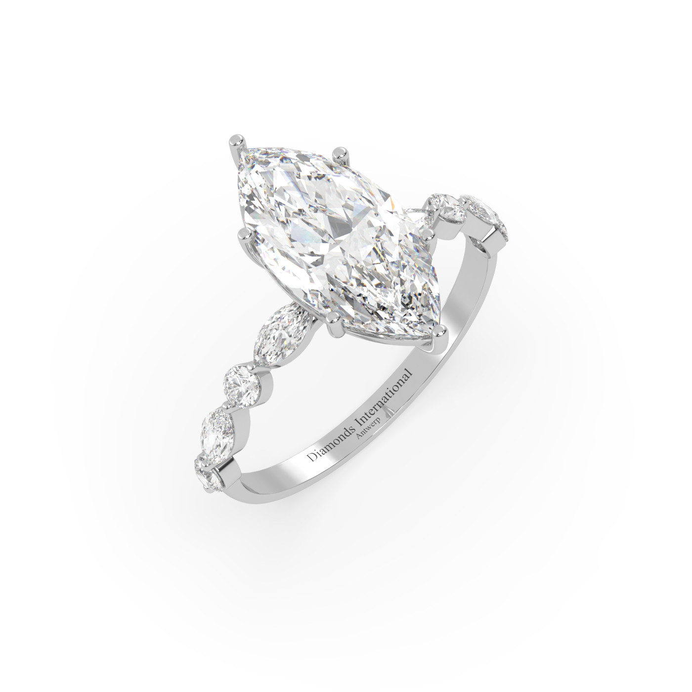 18k or blanc  bague en diamant marquise avec diamants latéraux marquise & ronds