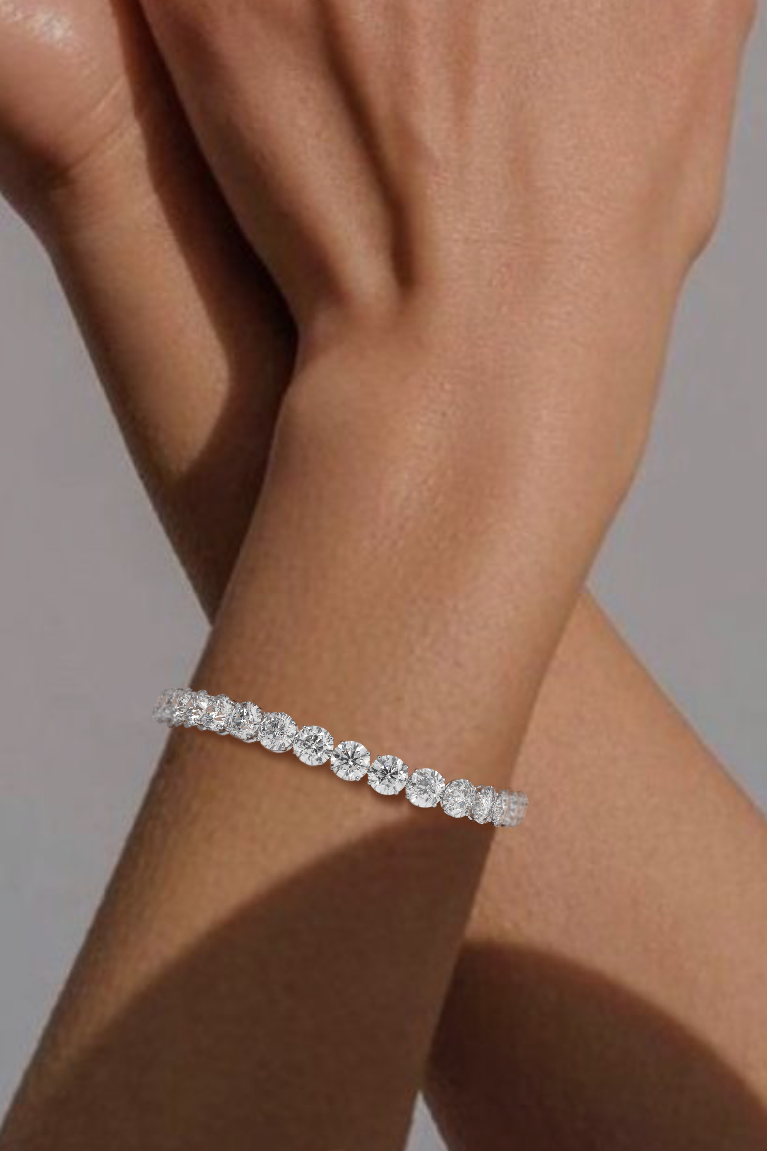 18k white gold 8.0 carat round cut diamond tennis bracelet